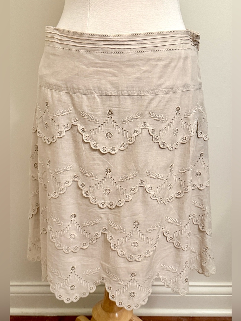 BCBGMAXAZRIA Tan Leaf SZ 8 Boho Chic Cottagecore Prairie Scalloped Hem Skirt